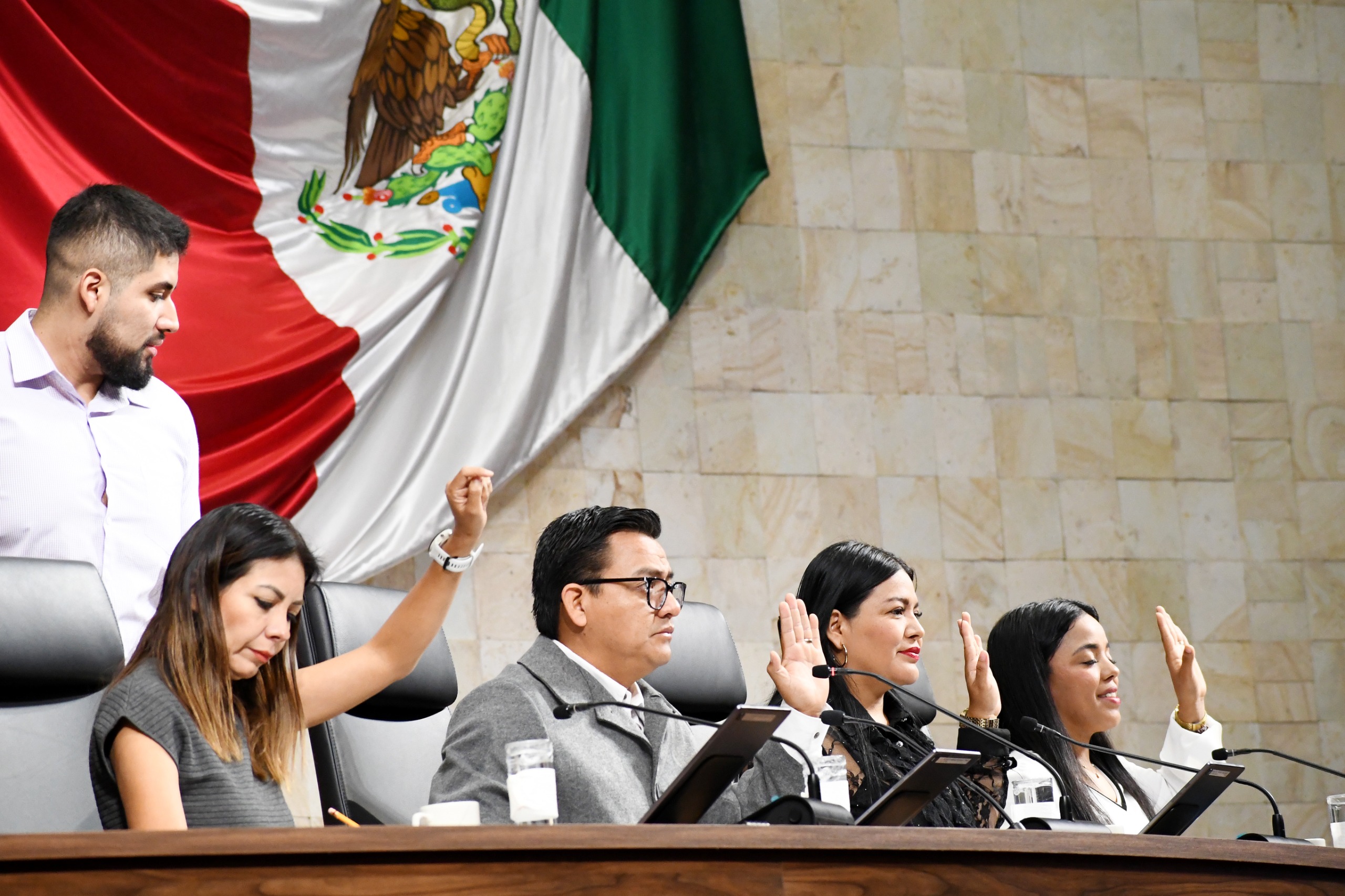 Proponen permitir uso de uniformes escolares y prendas adicionales adaptadas a las condiciones climáticas de Oaxaca Proponen permitir uso de uniformes escolares y prendas adicionales adaptadas a las condiciones climáticas de Oaxaca