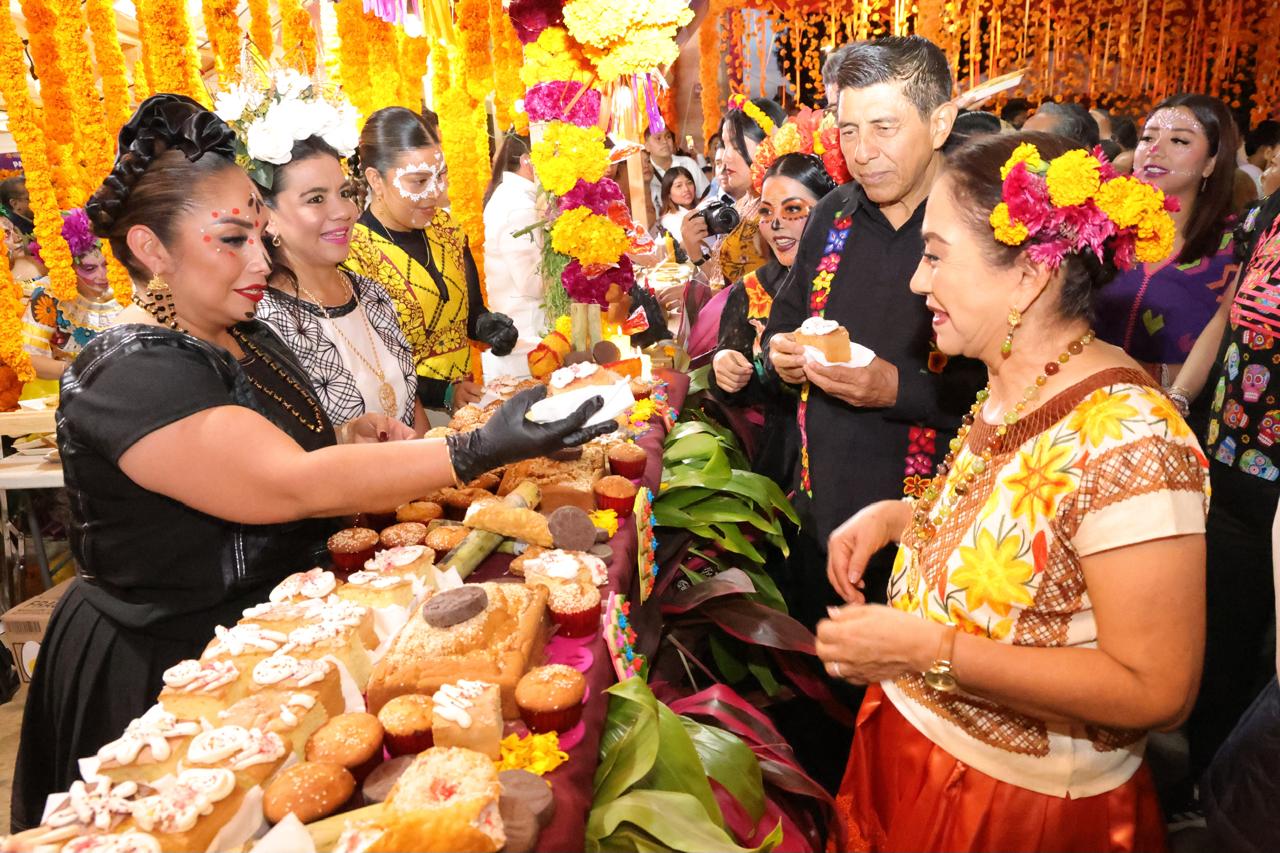 Festeja Oaxaca el Día de Muertos con Verbena Popular Xandú en el Zócalo capitalino Festeja Oaxaca el Día de Muertos con Verbena Popular Xandú en el Zócalo capitalino