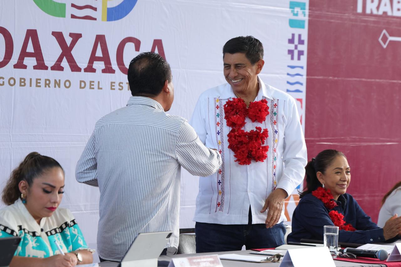 Asigna Gobierno de Oaxaca apoyos a productores de mezcal de San Juan Lajarcia Asigna Gobierno de Oaxaca apoyos a productores de mezcal de San Juan Lajarcia