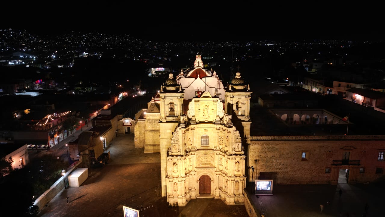 Gobierno de Salomón Jara e Iberdrola México encienden nueva iluminación de la Basílica de la Soledad