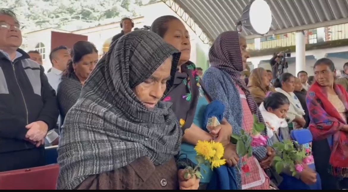 DESPUÉS DE 8 AÑOS DE ÉXODO POR DISPUTAS AGRARIAS ENOAXACA, REGRESAN 63 FAMILIA DE DESPLAZADOS INDÍGENAS A SU COMUNIDAD EN OAXACA DESPUÉS DE 8 AÑOS DE ÉXODO POR DISPUTAS AGRARIAS ENOAXACA, REGRESAN 63 FAMILIA DE DESPLAZADOS INDÍGENAS A SU COMUNIDAD EN OAXACA