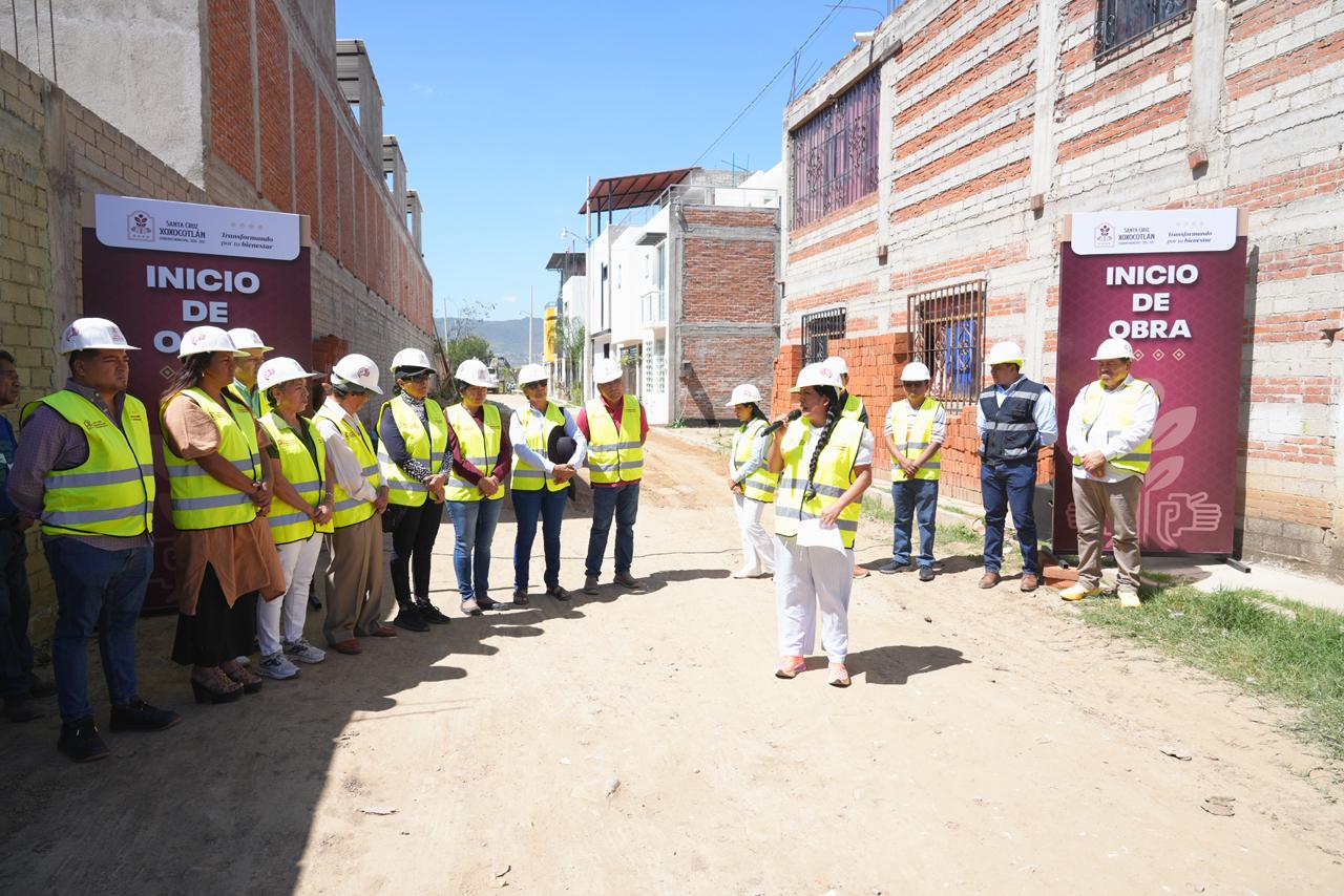 Inicia Nancy Benítez obras de energía eléctrica en Santa Cruz Xoxocotlán Inicia Nancy Benítez obras de energía eléctrica en Santa Cruz Xoxocotlán