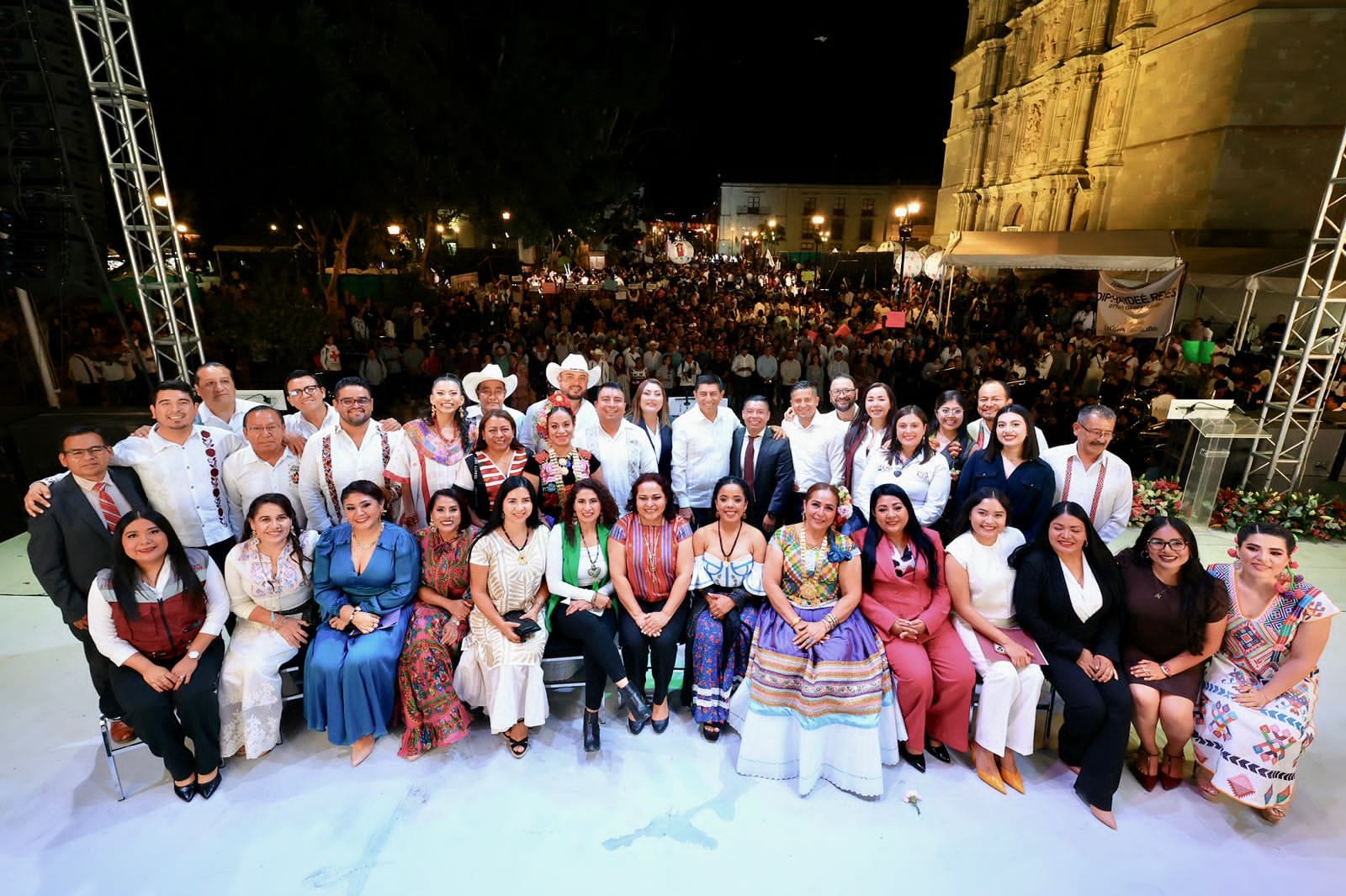 Diputadas y diputados integrantes de la LXVI Legislatura Constitucional rinden su Primer Informe de Trabajo Legislativo al pueblo de Oaxaca Diputadas y diputados integrantes de la LXVI Legislatura Constitucional rinden su Primer Informe de Trabajo Legislativo al pueblo de Oaxaca