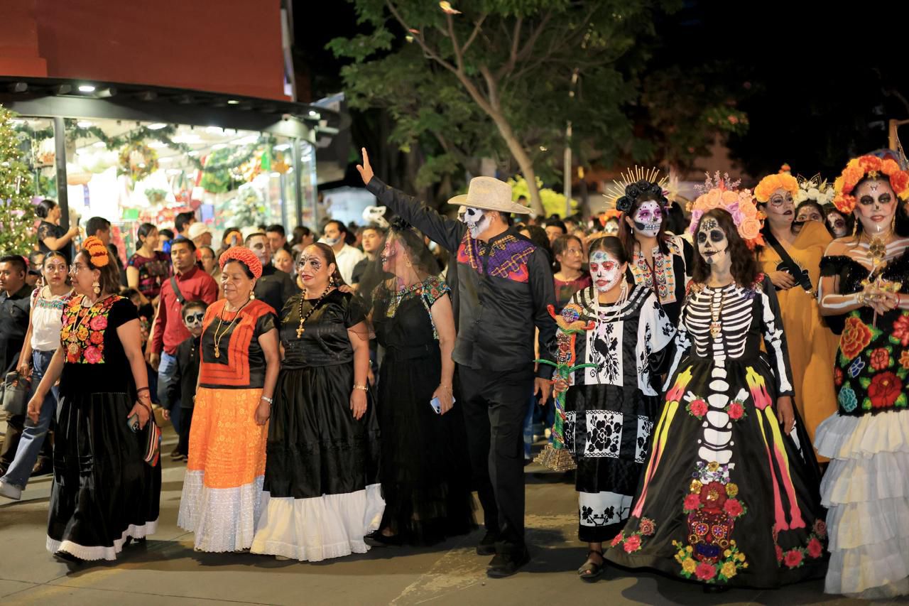 EN OAXACA REGALAN PAN DE MUERTO Y ATOLE Y 10 MIL TAMALES ADEMÁS DE CAFÉ EN VERBENA XADU POR FESTEJO DE MUERTOS EN OAXACA REGALAN PAN DE MUERTO Y ATOLE Y 10 MIL TAMALES ADEMÁS DE CAFÉ EN VERBENA XADU POR FESTEJO DE MUERTOS