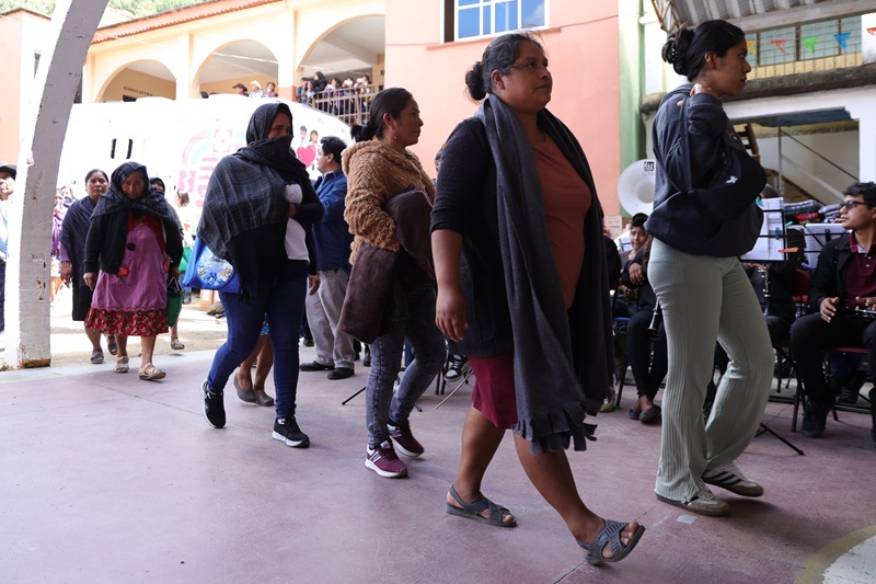 HAY 9 MIL INDÍGENAS VÍCTIMAS DE DESTIERROS Y DESPLAZAMIENTO COMUNITARIOS POR VIOLENCIA AGRARIA EN COMUNIDADES RURALES DE OAXACA HAY 9 MIL INDÍGENAS VÍCTIMAS DE DESTIERROS Y DESPLAZAMIENTO COMUNITARIOS POR VIOLENCIA AGRARIA EN COMUNIDADES RURALES DE OAXACA