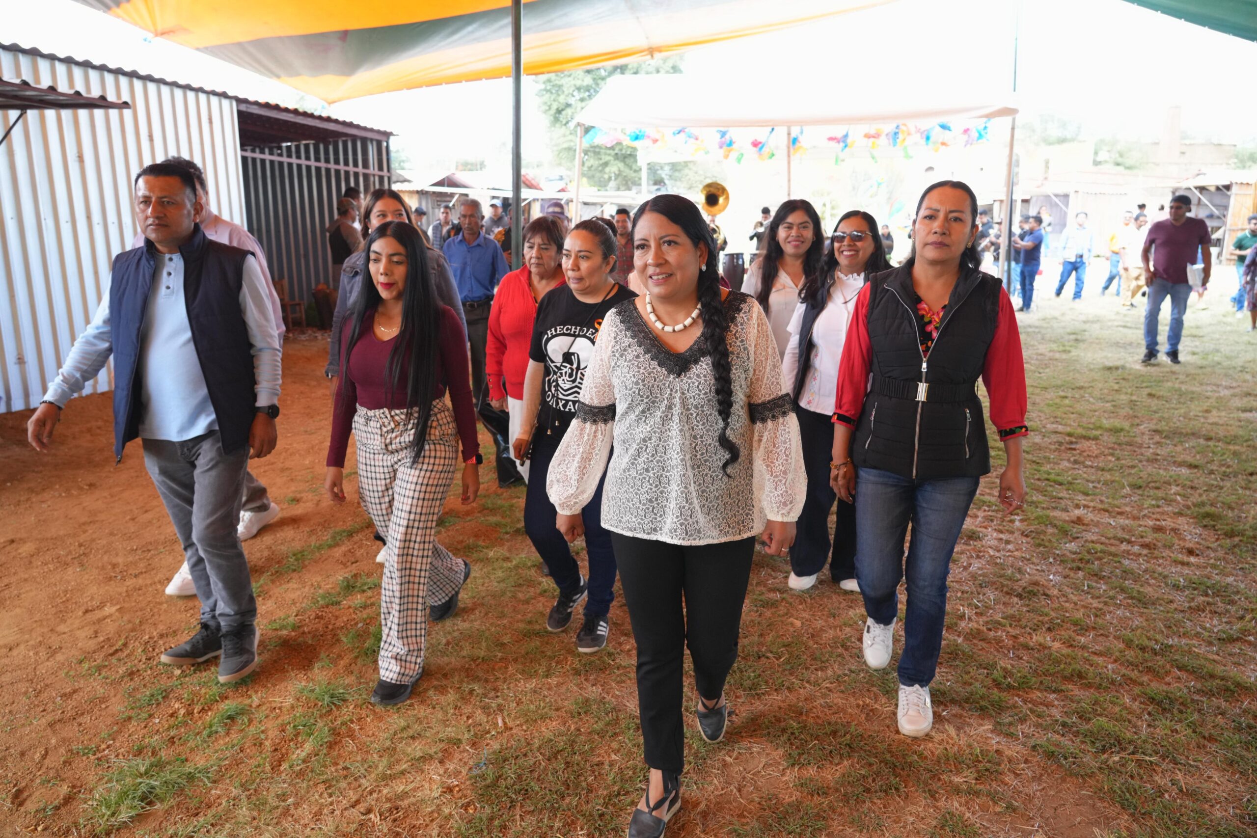 Nancy Benítez inaugura Mercado Artesanal en San Antonio Arrazola Nancy Benítez inaugura Mercado Artesanal en San Antonio Arrazola