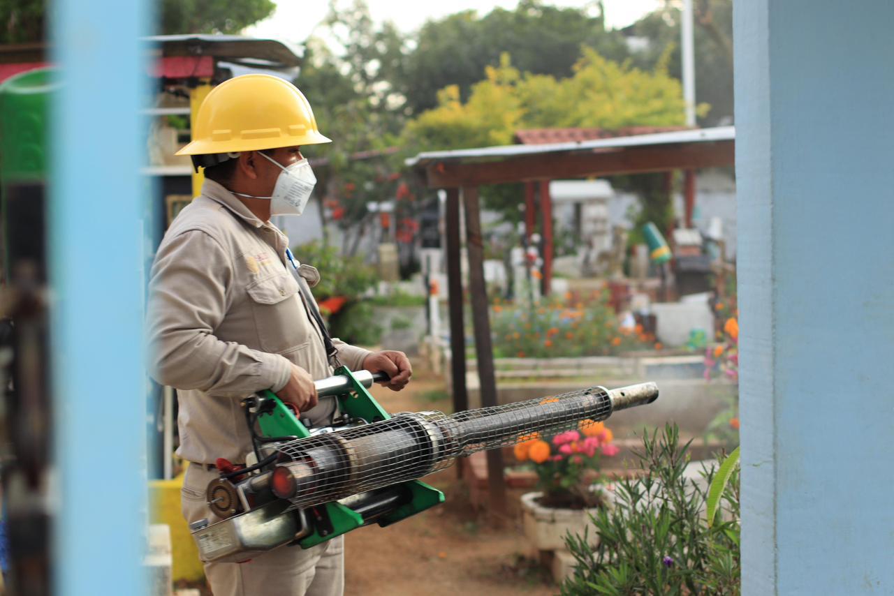 Realiza Xoxocotlán nebulizaciones preventivas en panteones previo a festividades de los Fieles Difuntos Realiza Xoxocotlán nebulizaciones preventivas en panteones previo a festividades de los Fieles Difuntos