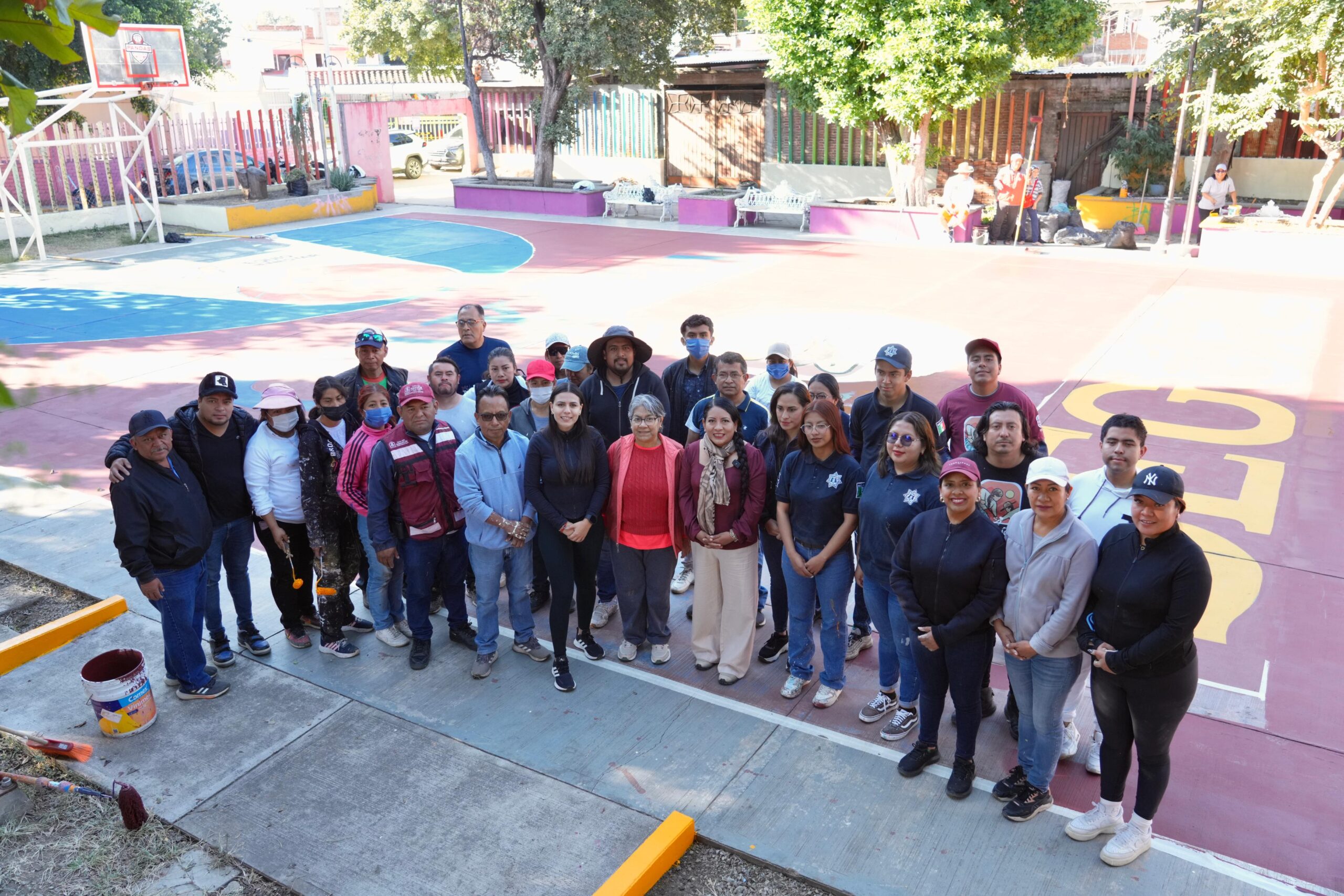 Realizan tequio autoridades y vecinos en Xoxocotlán para recuperar espacios públicos