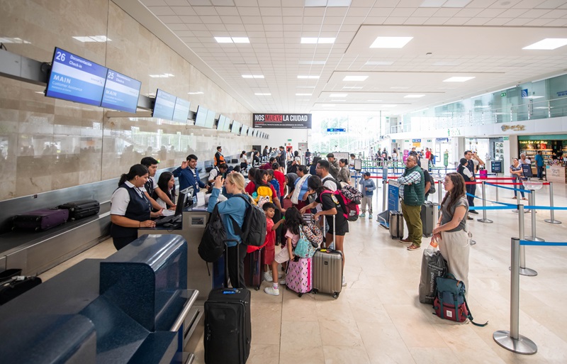 Rompe récord el Aeropuerto Internacional de Oaxaca con más de 7 mil 700 pasajeros en un solo día Rompe récord el Aeropuerto Internacional de Oaxaca con más de 7 mil 700 pasajeros en un solo día