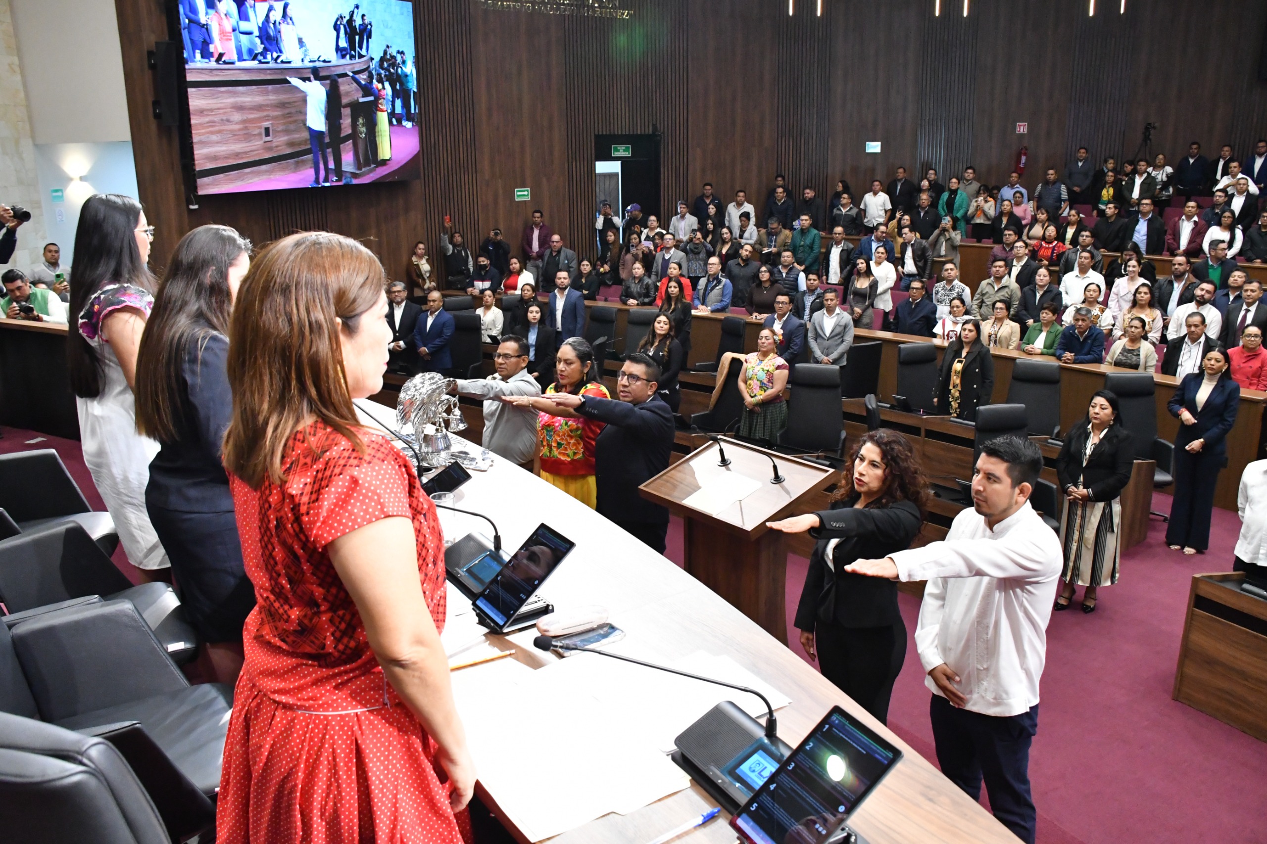 Apertura Congreso del Estado Primer Periodo Ordinario de Sesiones del Segundo Año Legislativo y elige nueva Mesa Directiva