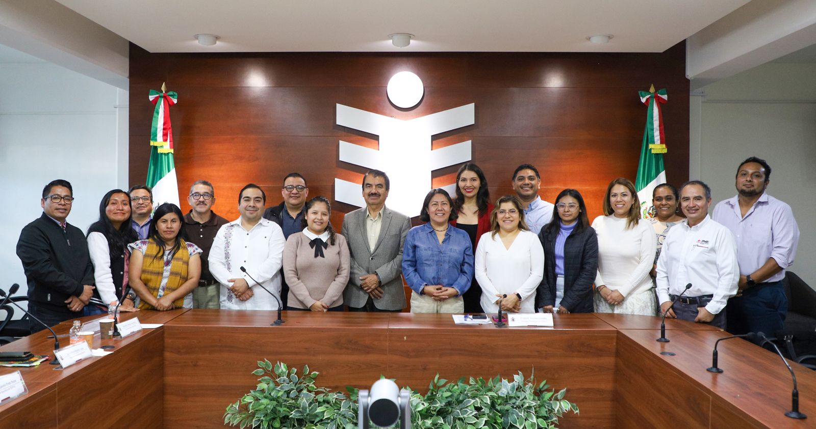 Concluye con éxito reunión de trabajo entre el INE y el IEEPCO. Concluye con éxito reunión de trabajo entre el INE y el IEEPCO.