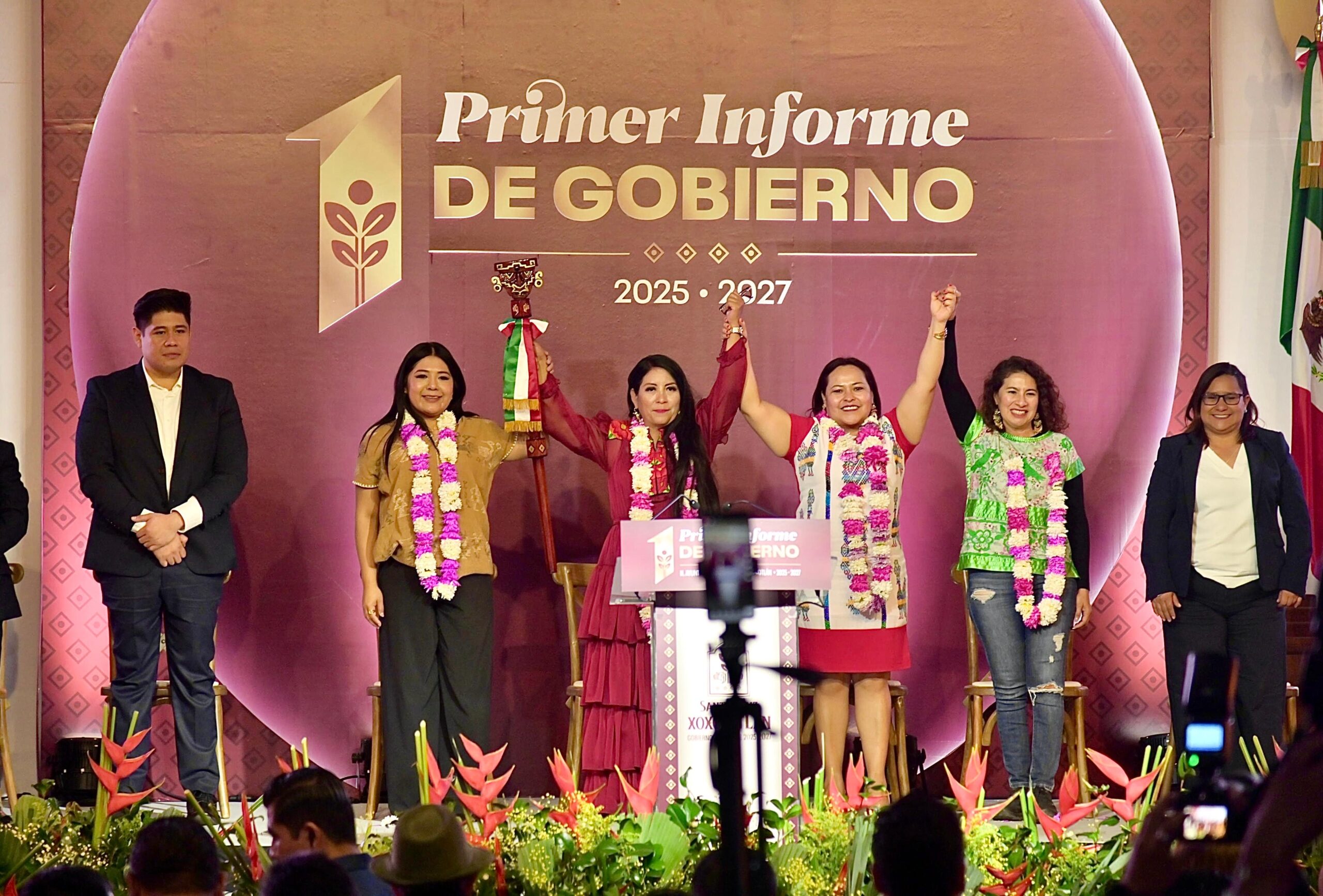 Nancy Benitez le cumple a Santa Cruz Xoxocotlán  en su primer año de mandato con mas de 800 obras de impacto social, donde aplico mas de 620 mdp