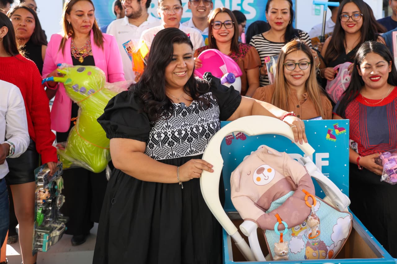 Con juguetes, se suma Elizabeth Alvarez y la Coordinación de Comunicación Social a la campaña Abrigando Corazones 2025 Con juguetes, se suma Elizabeth Alvarez y la Coordinación de Comunicación Social a la campaña Abrigando Corazones 2025