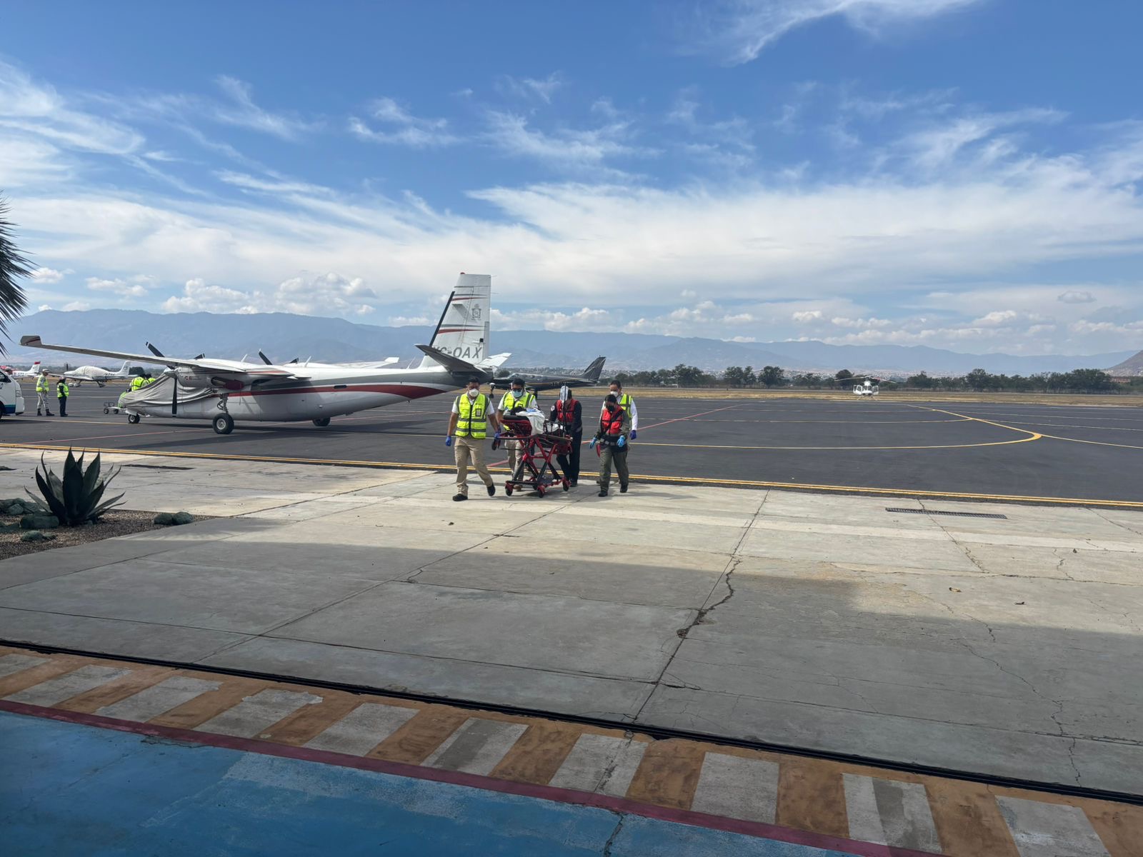 Con traslado aéreo, Gobierno de Salomon Jara. salva la vida de mujer indígena con embarazo de riesgo