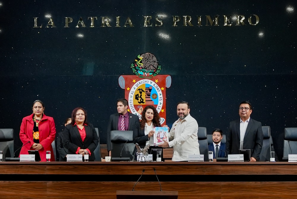 Entrega Jesus Romero Tercer Informe de Gobierno de Salomón Jara a LXVI Legislatura de Oaxaca Entrega Jesus Romero Tercer Informe de Gobierno de Salomón Jara a LXVI Legislatura de Oaxaca