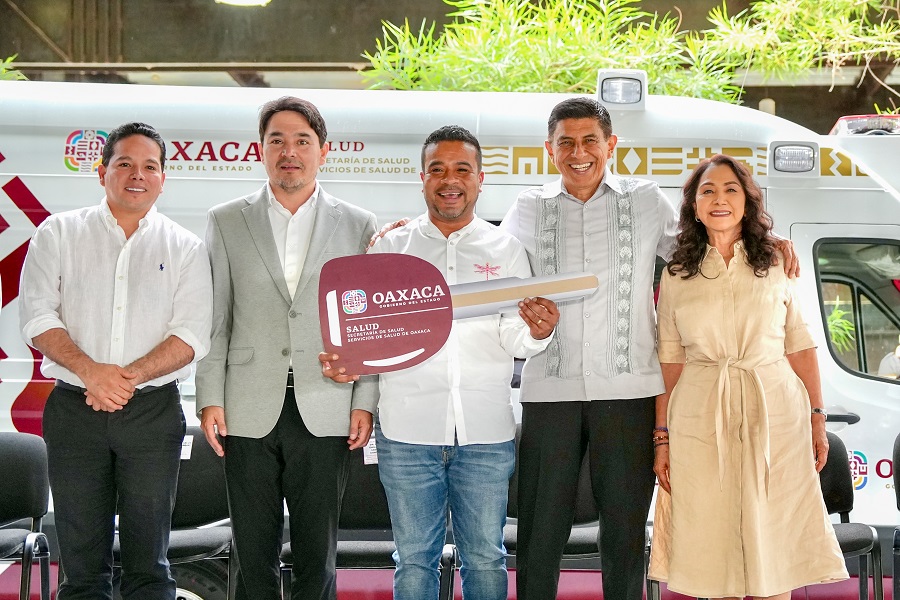 Entrega Salomón Jara 21 ambulancias de traslado para fortalecer la atención médica en Oaxaca Entrega Salomón Jara 21 ambulancias de traslado para fortalecer la atención médica en Oaxaca