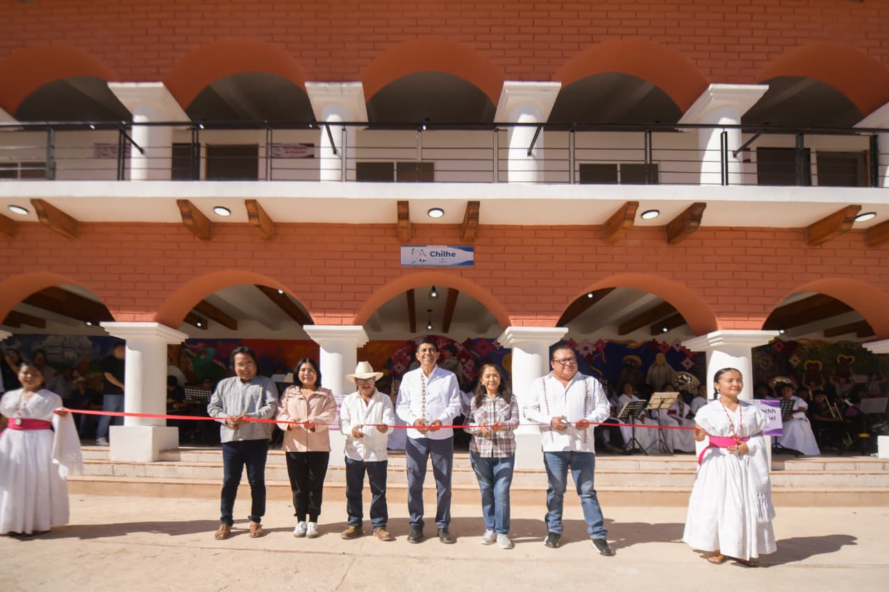 Inaugura Salomón Jara los Paisajes Lingüísticos en San Melchor Betaza que promueven uso del zapoteco en la población