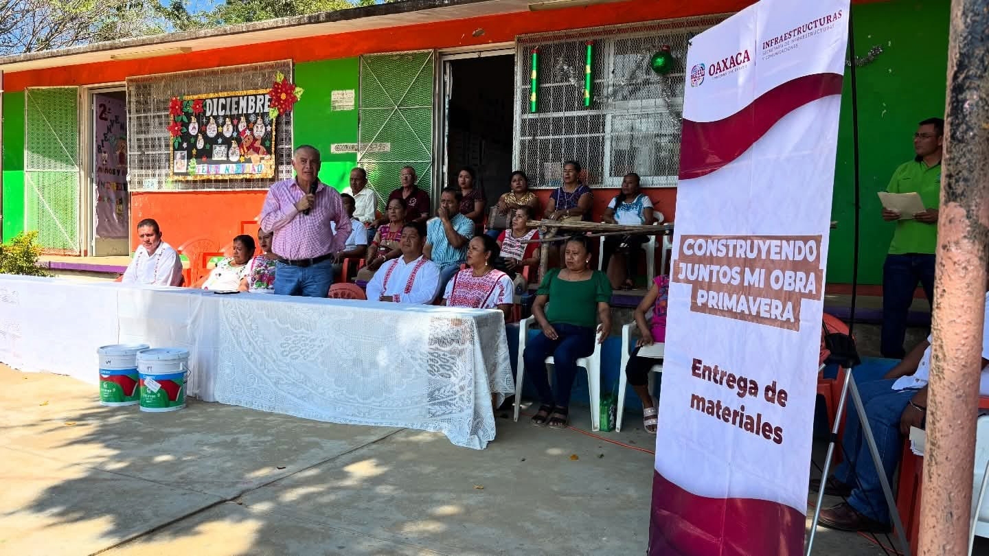 Entrega Primavera Oaxaqueña aula a primaria de San Pedro Amuzgos