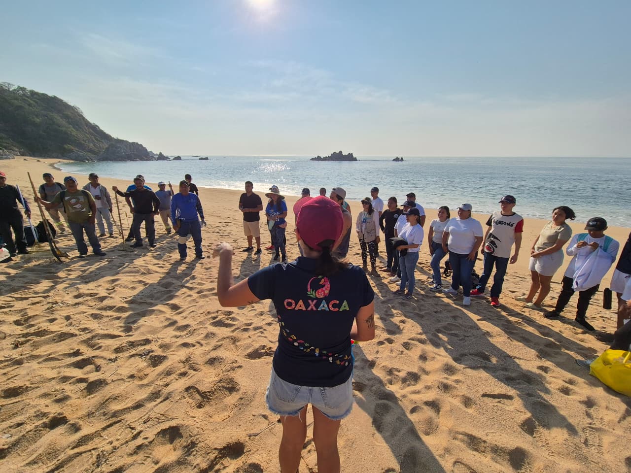 Realiza Sectur Oaxaca Magna Limpieza de Playas en la Costa