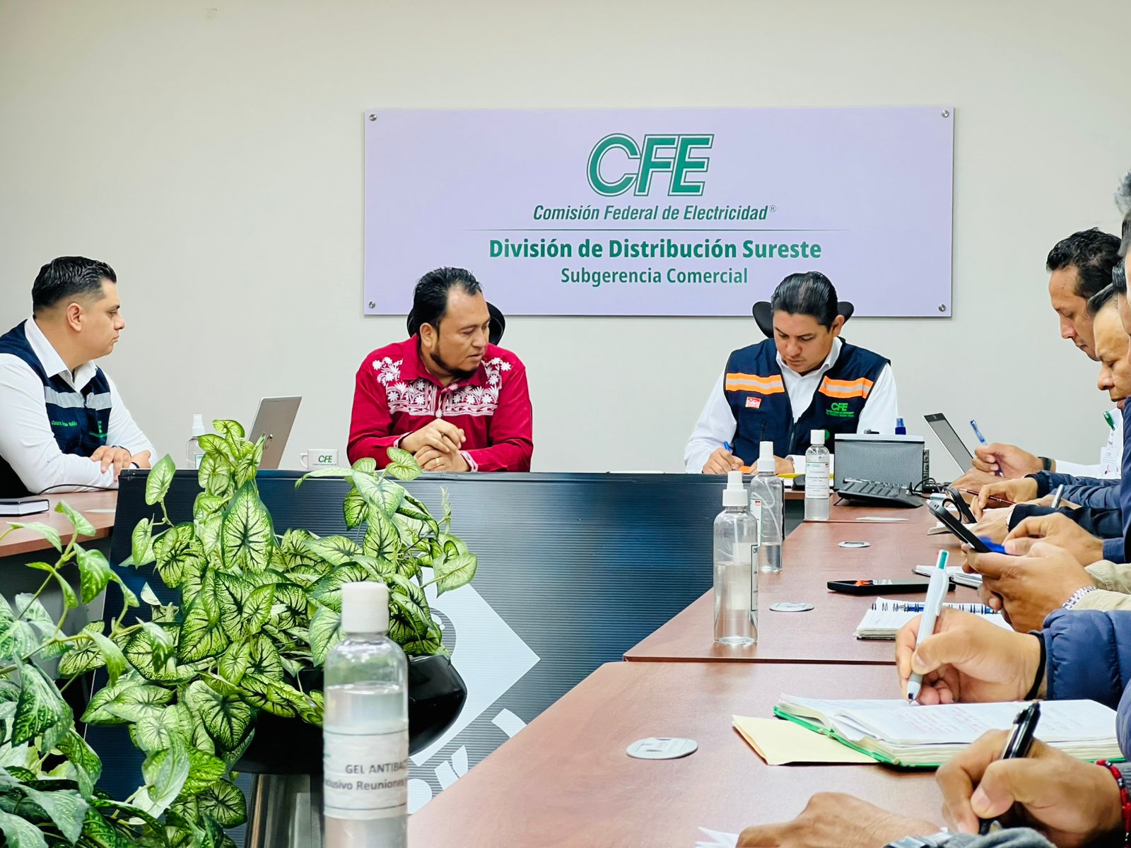 CFE y Gobierno de Oaxaca pagara luz a escuelas de la sección 22 de la CNTE CFE y Gobierno de Oaxaca pagara luz a escuelas de la sección 22 de la CNTE