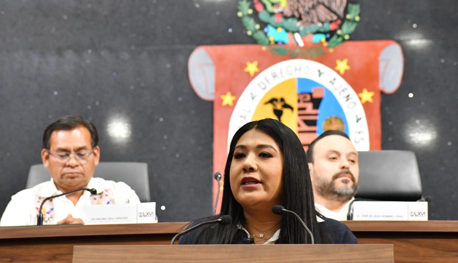 La diputada presidenta de la Legislatura en Oaxaca Tania Caballero Navarro reconoció los logros alcanzados por el titular de la SEGO Jesus Romero La diputada presidenta de la Legislatura en Oaxaca Tania Caballero Navarro reconoció los logros alcanzados por el titular de la SEGO Jesus Romero