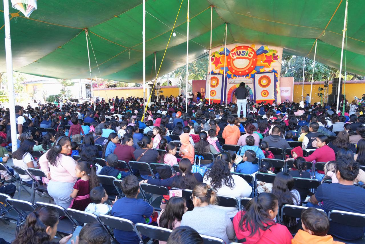 Entre risas, colores y tradición, celebra Xoxocotlán el Día de Reyes
