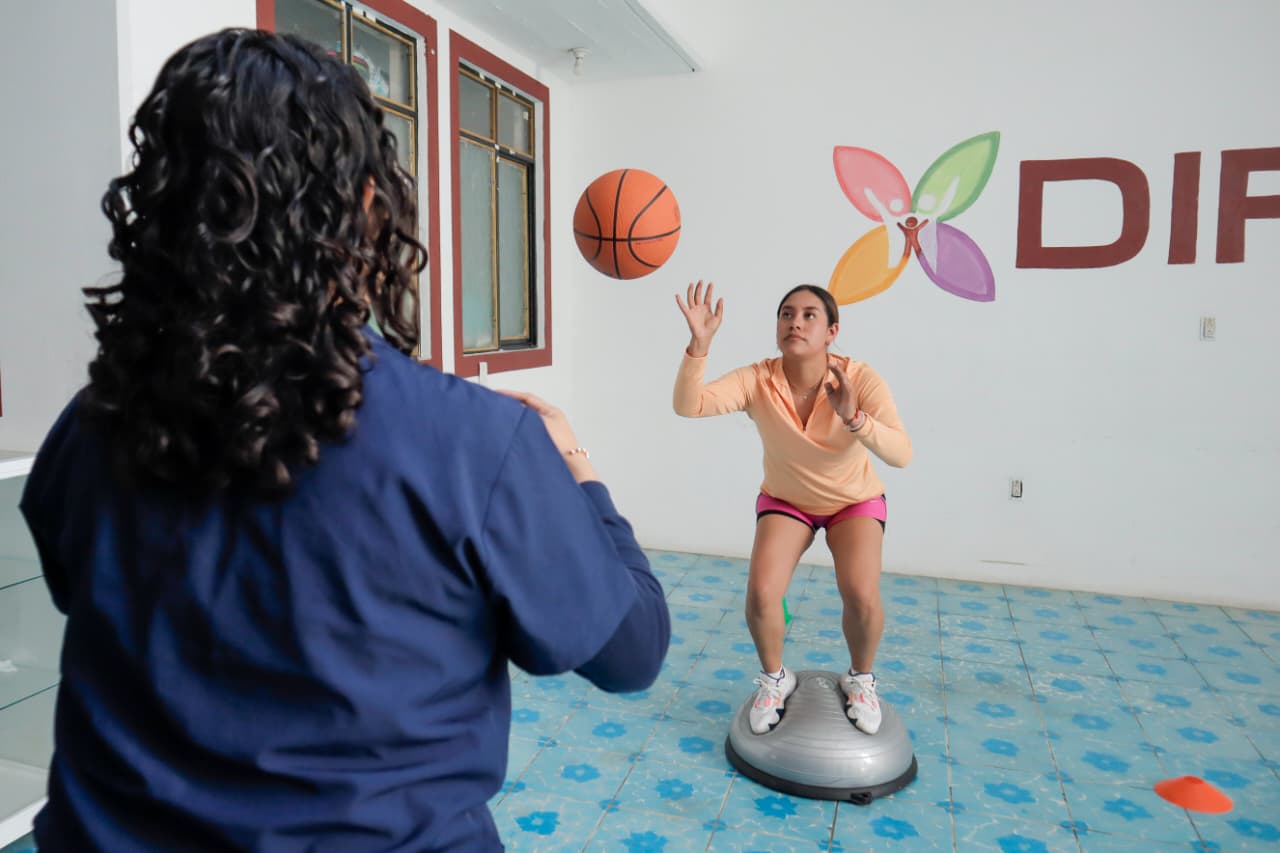 Fisioterapia en el DIF Xoxocotlán, servicio que devuelve sueños