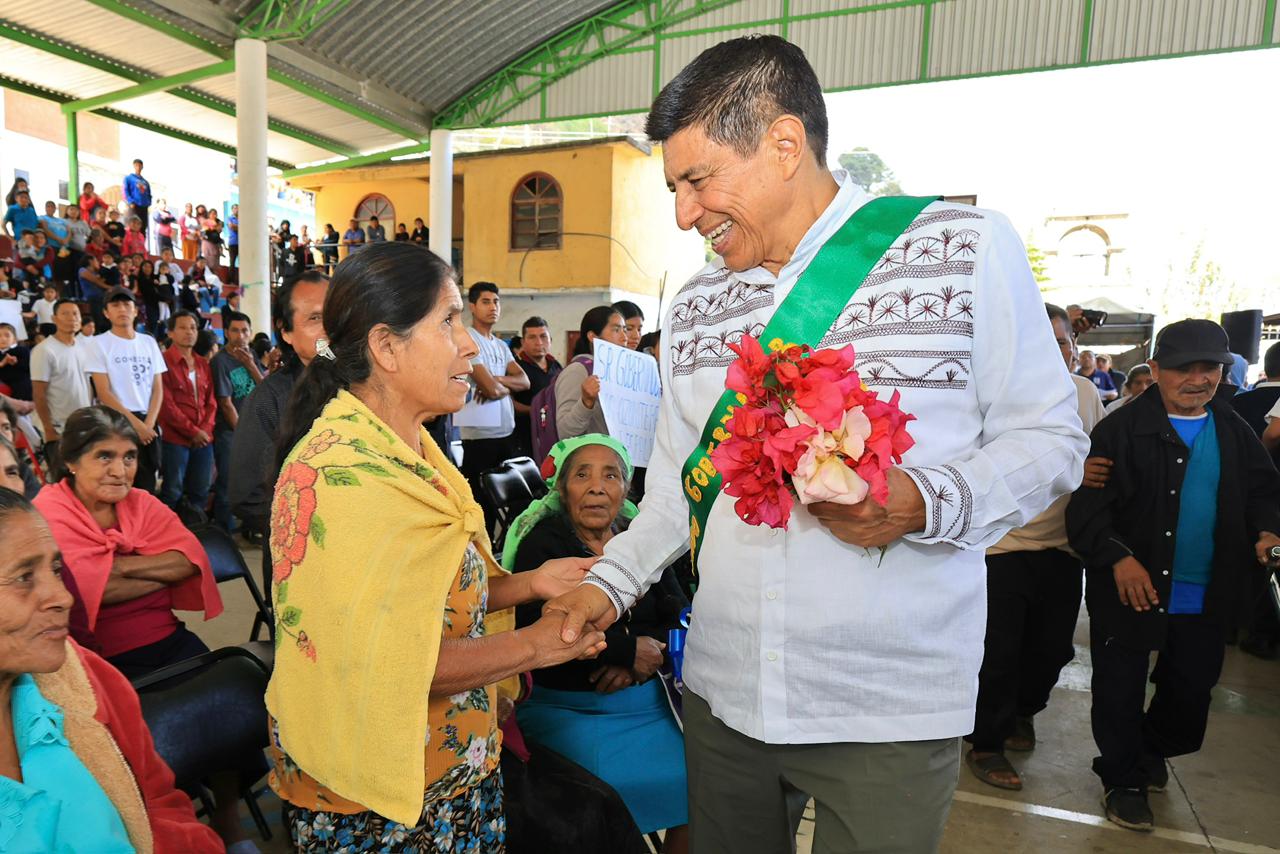 Prioriza Salomón Jara construcción de camino en Santa Catarina Xanaguía para agilizar la movilidad