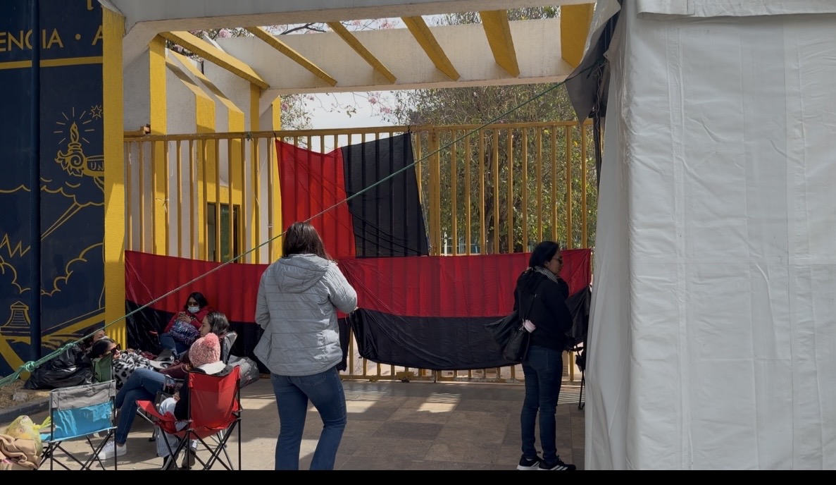 ESTALLAN HUELGA EN LA UABJO, DEJAN SIN CLASE A 25 MIL ESTUDIANTES ESTALLAN HUELGA EN LA UABJO, DEJAN SIN CLASE A 25 MIL ESTUDIANTES