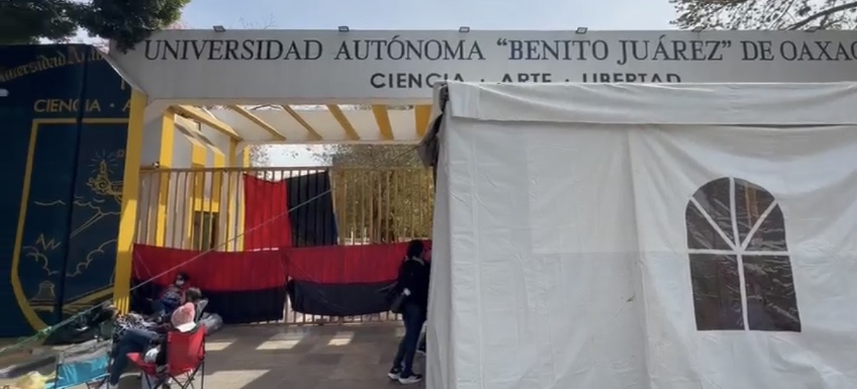 ESTALLAN HUELGA EN LA UABJO, DEJAN SIN CLASE A 25 MIL ESTUDIANTES