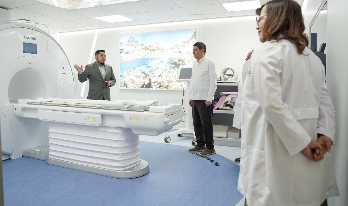 Entrega Salomón Jara primer tomógrafo gratuito a hospital de San Pedro Pochutla; da respuesta a exigencia de más de una década