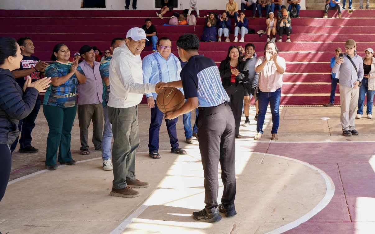 Asiste Salomón Jara a la inauguración de los juegos deportivos en San Melchor Betaza que fomentan vida saludable y participación comunitaria Asiste Salomón Jara a la inauguración de los juegos deportivos en San Melchor Betaza que fomentan vida saludable y participación comunitaria