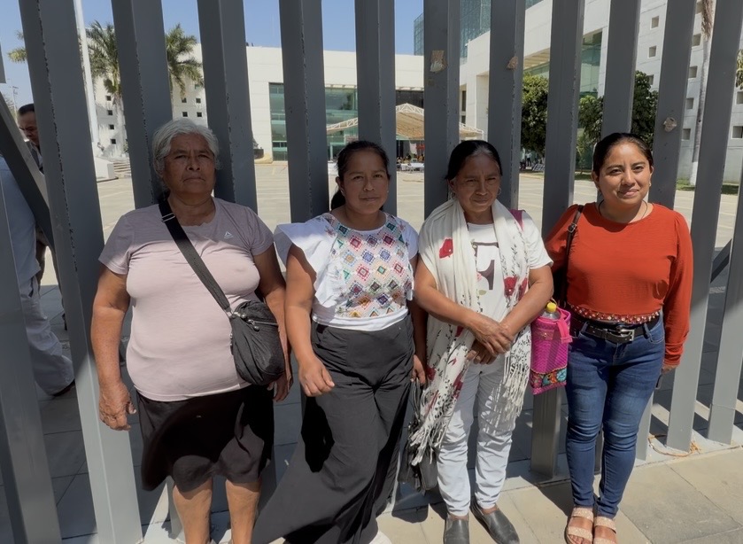 POR DESVÍO DE FONDOS EN MUNICIPIO, 4 REGIDORAS TOMAN LA SEDE DE LA CÁMARA DE DIPUTADOS DE OAXACA POR DESVÍO DE FONDOS EN MUNICIPIO, 4 REGIDORAS TOMAN LA SEDE DE LA CÁMARA DE DIPUTADOS DE OAXACA