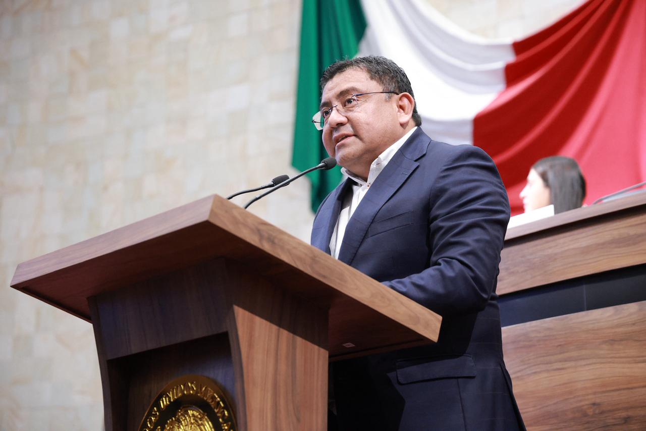 Disciplina financiera y manejo responsable de la deuda pública eje prioritario en el gobierno de Salomon Jara, precisa Farid Acevedo titular de Finanzas ante el Congreso local