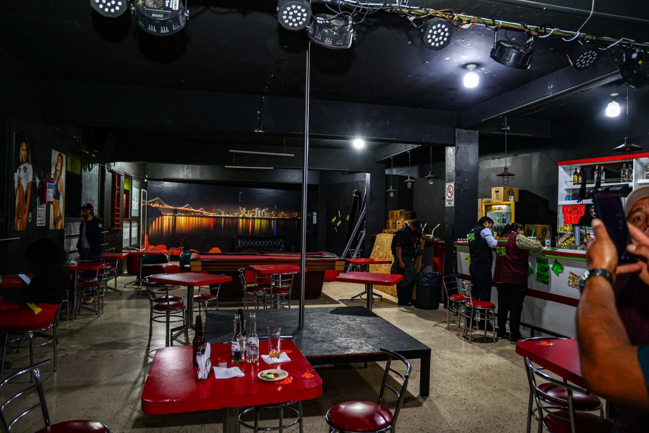 EN OPERATIVO CONTRA LA TRATA EN OAXACA RESCATA POLICIA A 9 MENORESDE EDAD QUE ERAN PROSTITUIDAS EN GIROS NEGRO Y CAPTURAN A DOS IMPLICADOS EN OPERATIVO CONTRA LA TRATA EN OAXACA RESCATA POLICIA A 9 MENORESDE EDAD QUE ERAN PROSTITUIDAS EN GIROS NEGRO Y CAPTURAN A DOS IMPLICADOS