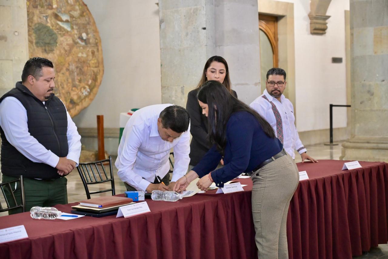 En diálogo franco y respetuoso, recibe Gobernador de Oaxaca pliego petitorio 2026 del STPEIDCEO