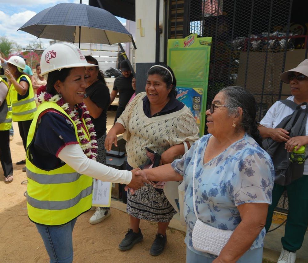 Gobierno de Xoxocotlán entrega obras de pavimentación y electrificación en colonias