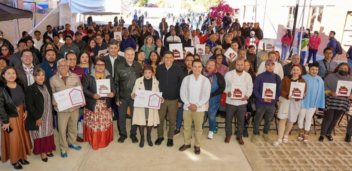 Entrega Salomón Jara primeras 32 casas del Programa Nacional Vivienda para el Bienestar en Oaxaca; albergan tranquilidad y futuro para familias Entrega Salomón Jara primeras 32 casas del Programa Nacional Vivienda para el Bienestar en Oaxaca; albergan tranquilidad y futuro para familias