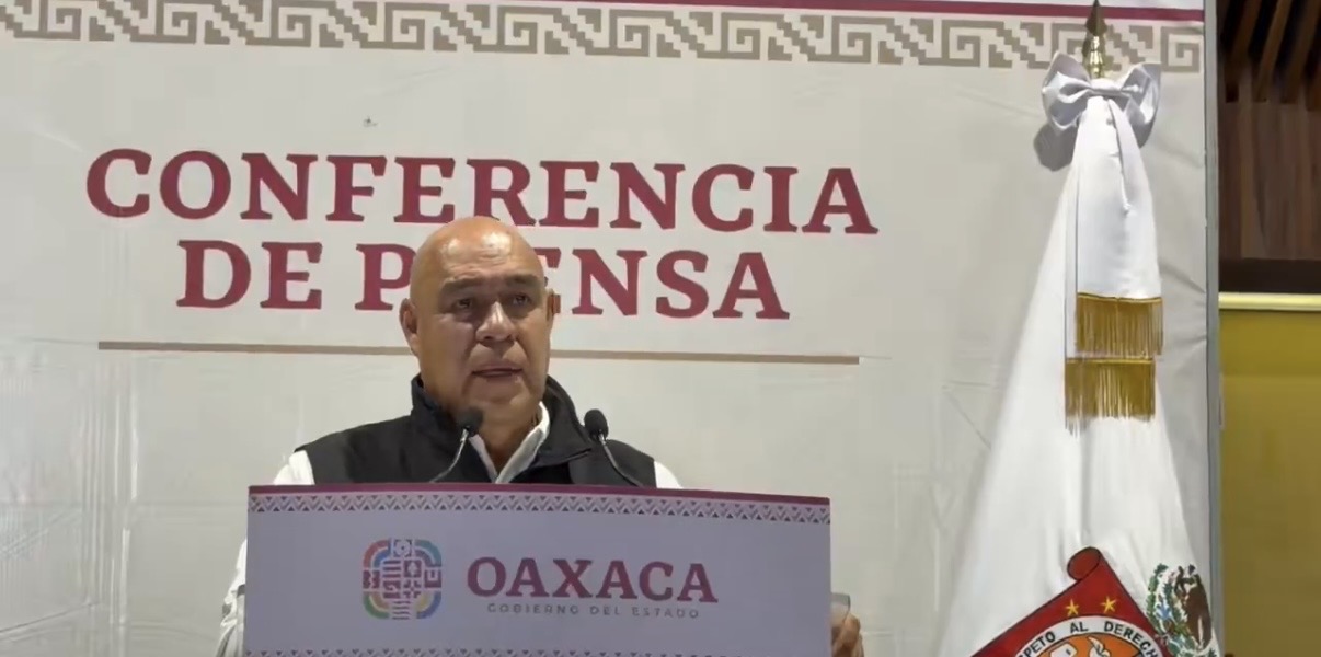 CORTO CIRCUITO CAUSA DE INCENDIO EN ZONA COMERCIAL DE PLAYA ZiCATELA EN PUERTO ESCONDIDO OAXACA