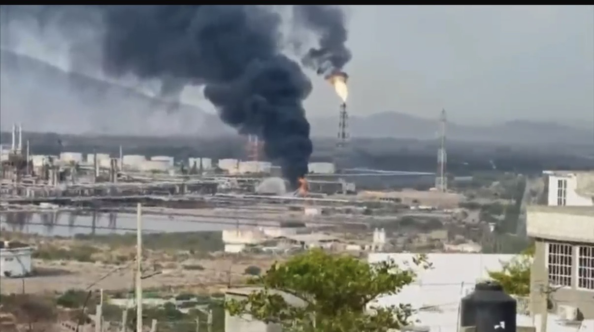Falla en compresor de la “Planta Catalítica I” la refinería “Antonio Dovali Jaime” de Salina Cruz provoca quema de hidrocarburo en los quemadores de esta planta de proceso* Falla en compresor de la “Planta Catalítica I” la refinería “Antonio Dovali Jaime” de Salina Cruz provoca quema de hidrocarburo en los quemadores de esta planta de proceso*