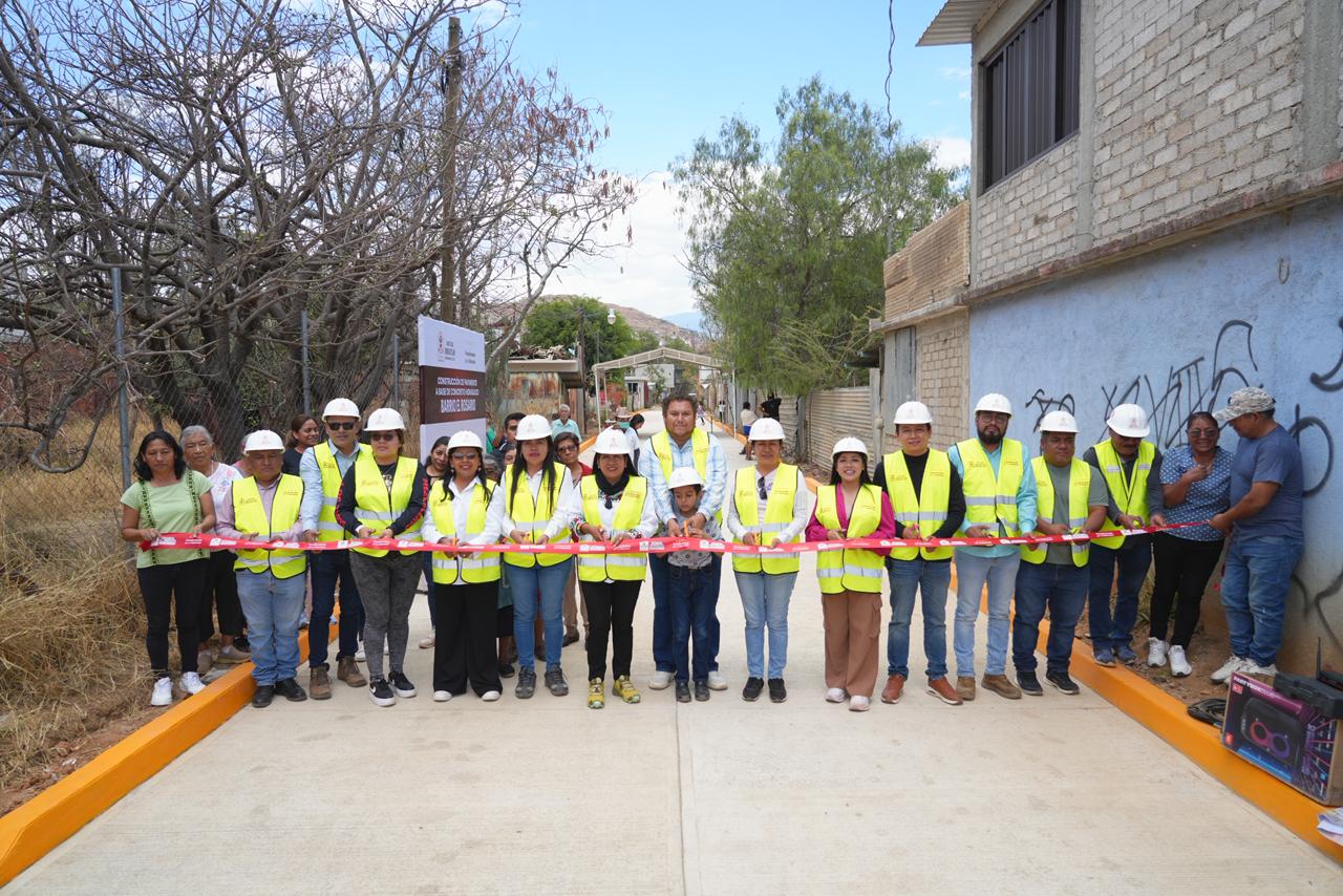 Resultados para Xoxocotlán: Entrega Nancy Benítez obras en barrios y colonias para más de mil 200 ciudadanos