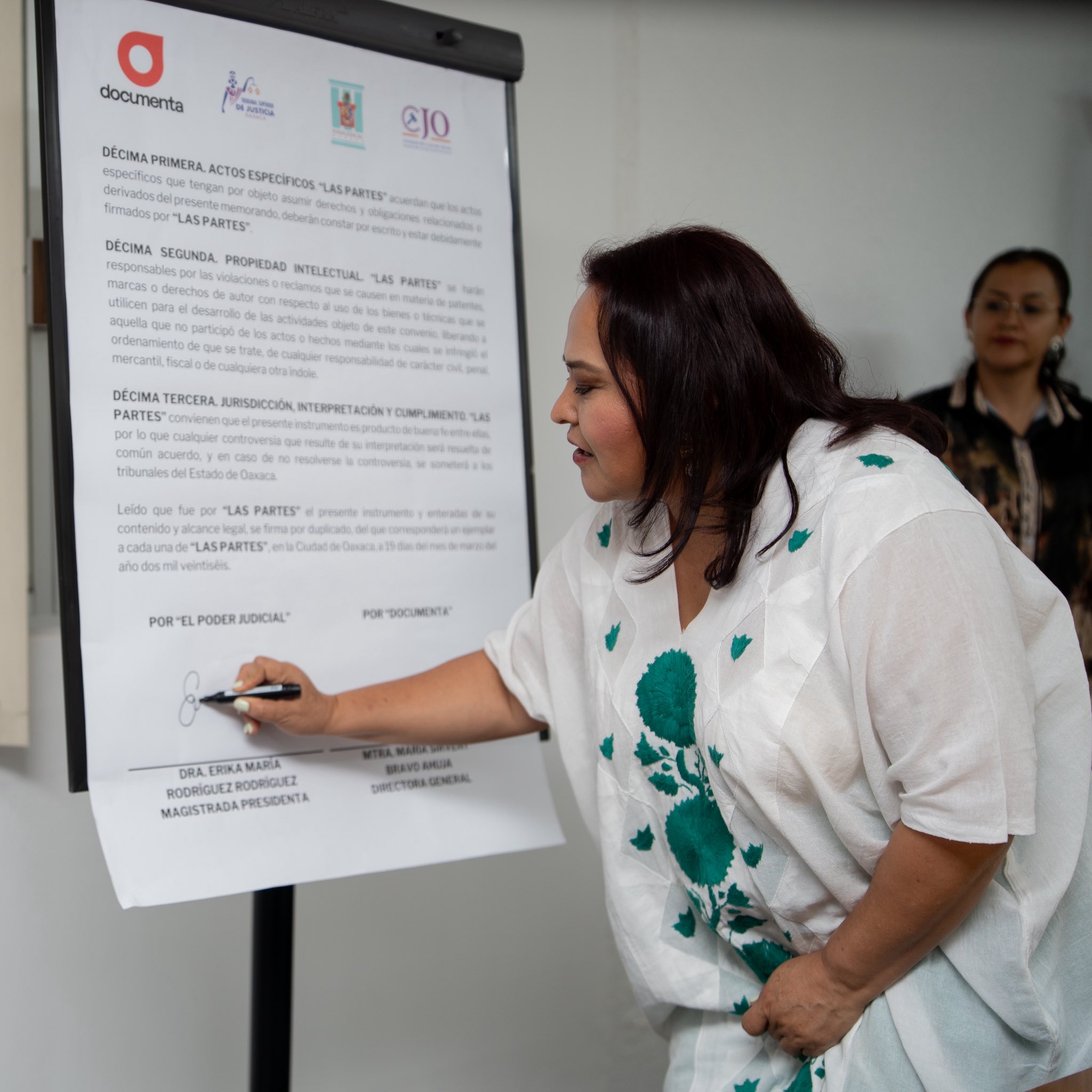 Poder Judicial y Documenta A.C. firman Convenio para fortalecer una justicia incluyente