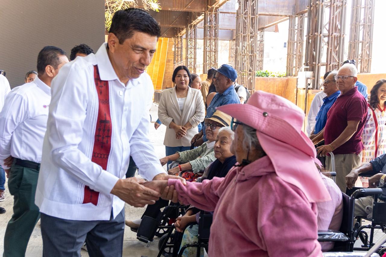Compromiso cumplido, otorga Gobierno Estatal apoyos a más de mil habitantes de la Zona Metropolitana de Oaxaca