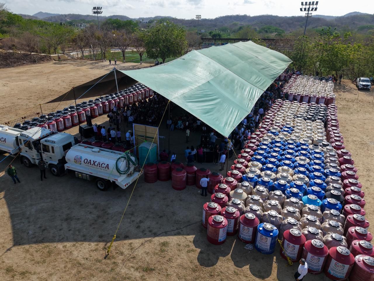 Con entrega de tinacos, Gobierno de Oaxaca garantiza el acceso al agua en San Pedro Pochutla