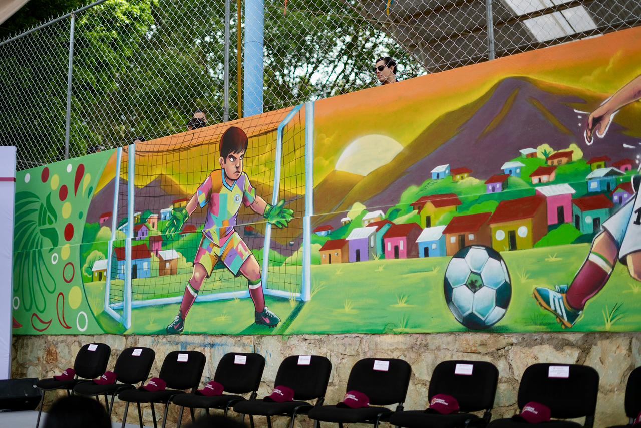 Encabeza Salomón Jara Mega Tequio por la Tierra y Murales Mundialistas en la colonia Lomas de Santa Rosa
