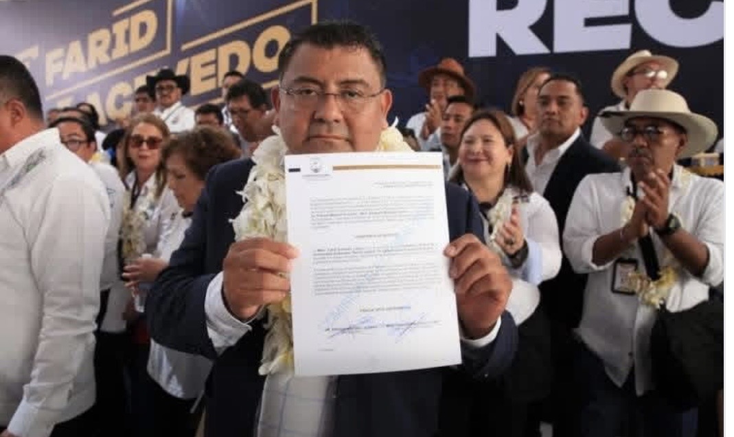 Más de 20 mil universitarios respaldan a Farid Acevedo en su registro por la Rectoría de la UABJO.*