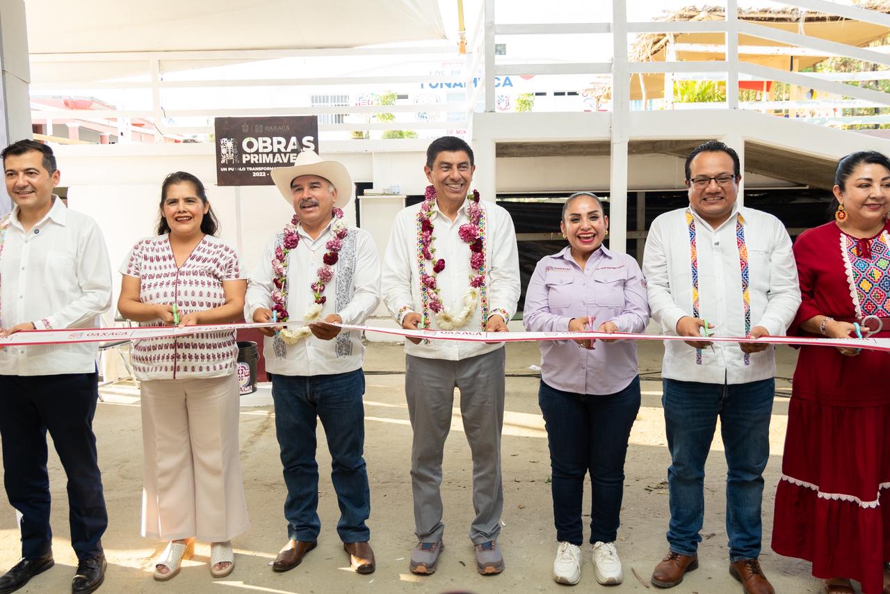 Inaugura Salomón Jara rehabilitación del sistema de agua potable en Santa María Tonameca