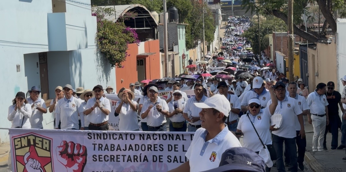 EN OAXACA MEDICOS Y ENFERMERAS DENUNCIAN  EN PROTESTAS DEL 1 DE MAYO FALTA DE MEDICAMENTOS EN CLÍNICAS Y HOSPITALES Y CORRUPCIÓN, EXIGEN CESE DE FUNCIONARIOS, HARÁN PAROS Y TOMA DE  OFICINAS