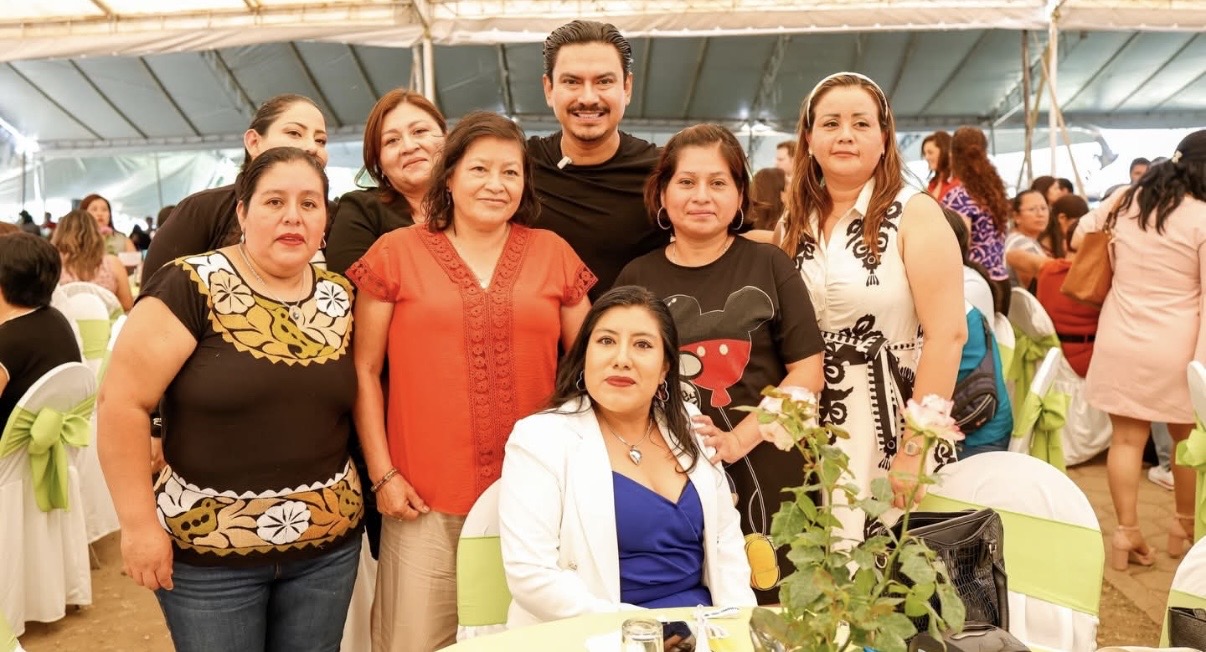 Ray Chagoya en el dia de las Madres en Oaxaca