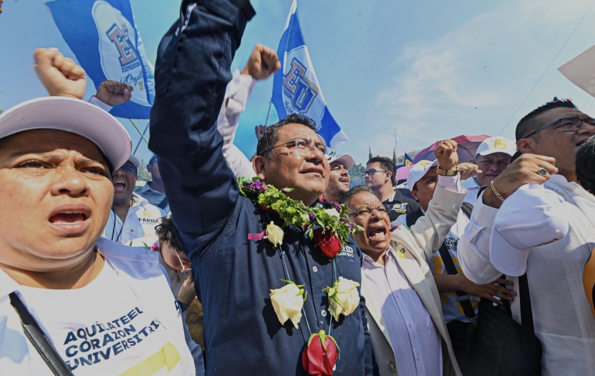 ANTE 20 MIL UNIVERSITARIOS, FARID ACEVEDO CIERRA CAMPAÑA POR LA RECTORÍA DE LA UABJO